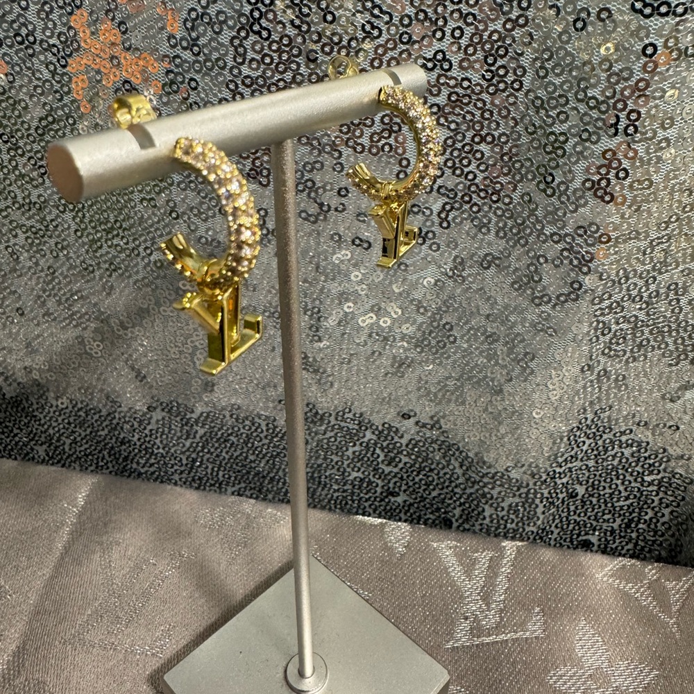 Louis Vuitton LV Crystal Studded Earrings - Picture 3 of 6